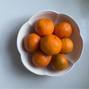 Vintage Mid Century McCoy Pottery White Scalloped Serving / Decorative 8” Bowl